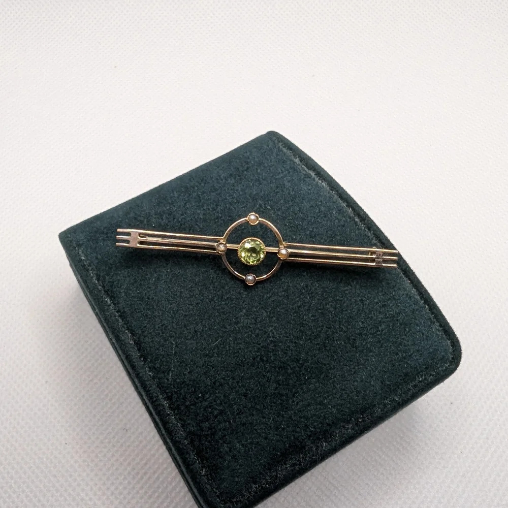 ✨ 14k Yellow Gold Peridot Victorian gold brooch ✨